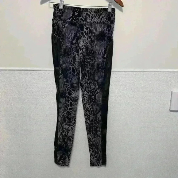 Pieces Kenzie Leggings / Size M/ Black & Grey Snakeskin Design - Picture 8 of 13